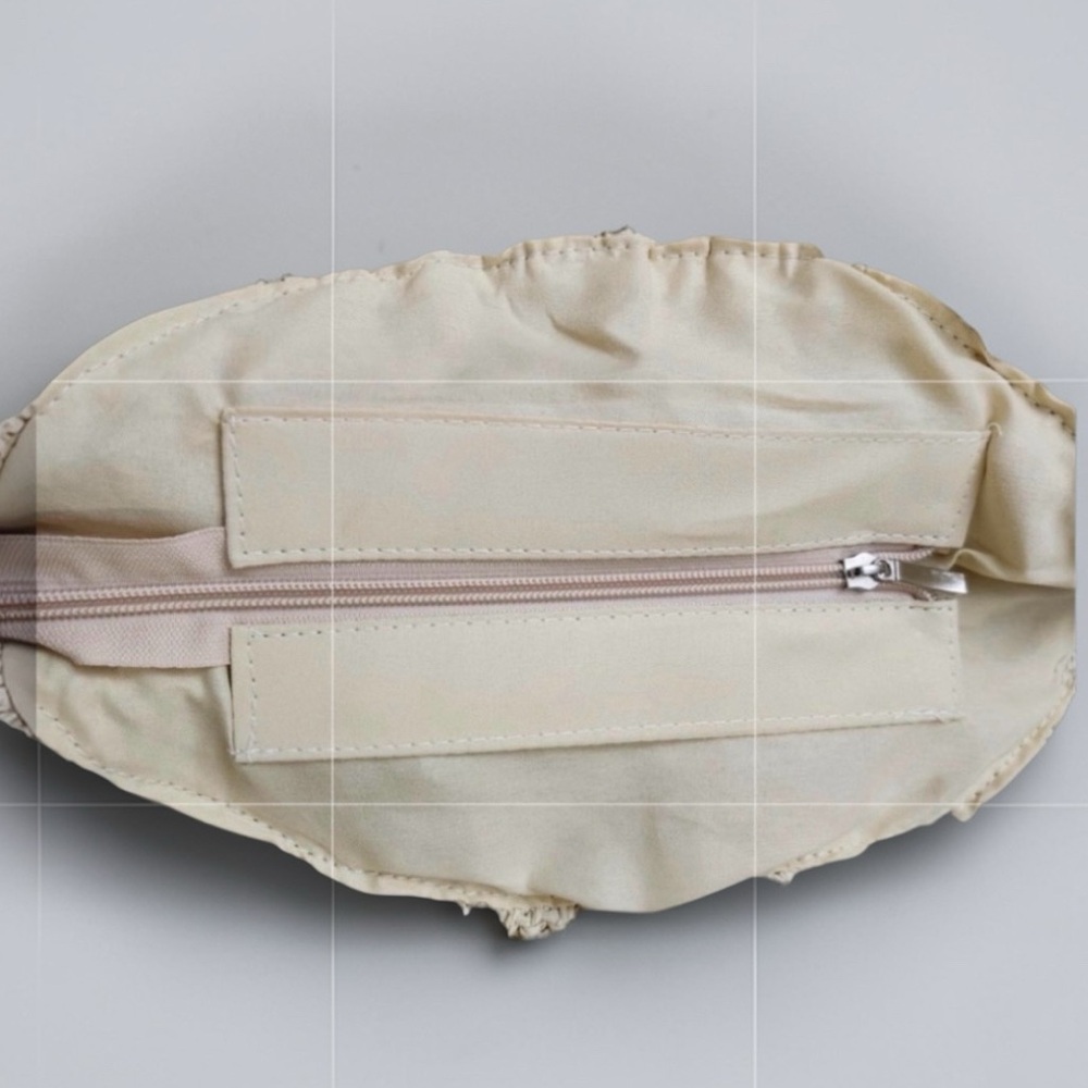 Round Woven Straw Bag - Picture 4 of 5